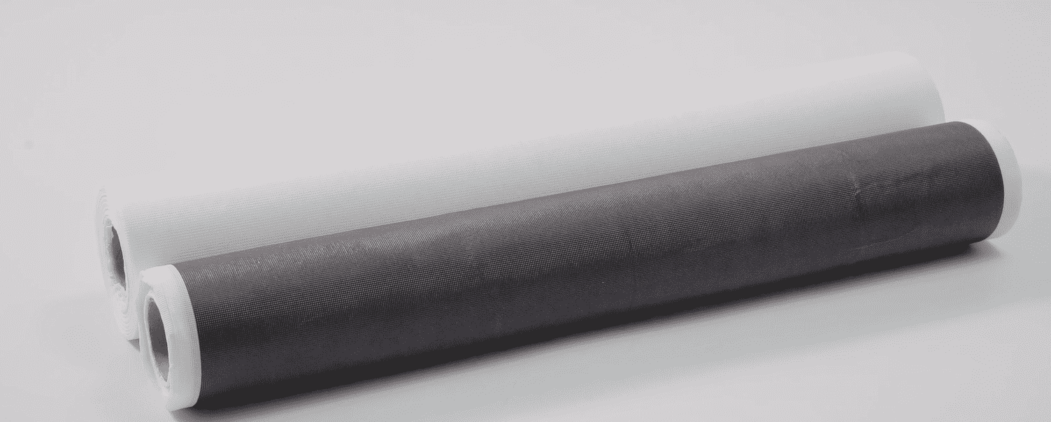 أغطية ورقية للاستخدام مرة واحدة مغلفة بطبقة من البولي إيثيلين، تُستخدم كأغطية خلفية لطاولات العمليات الجراحية.