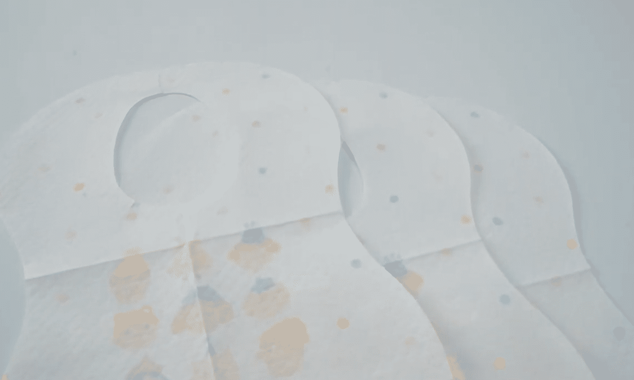 مرايل أطفال للاستخدام مرة واحدة برسومات كرتونية لطيفة لسهولة التنظيف